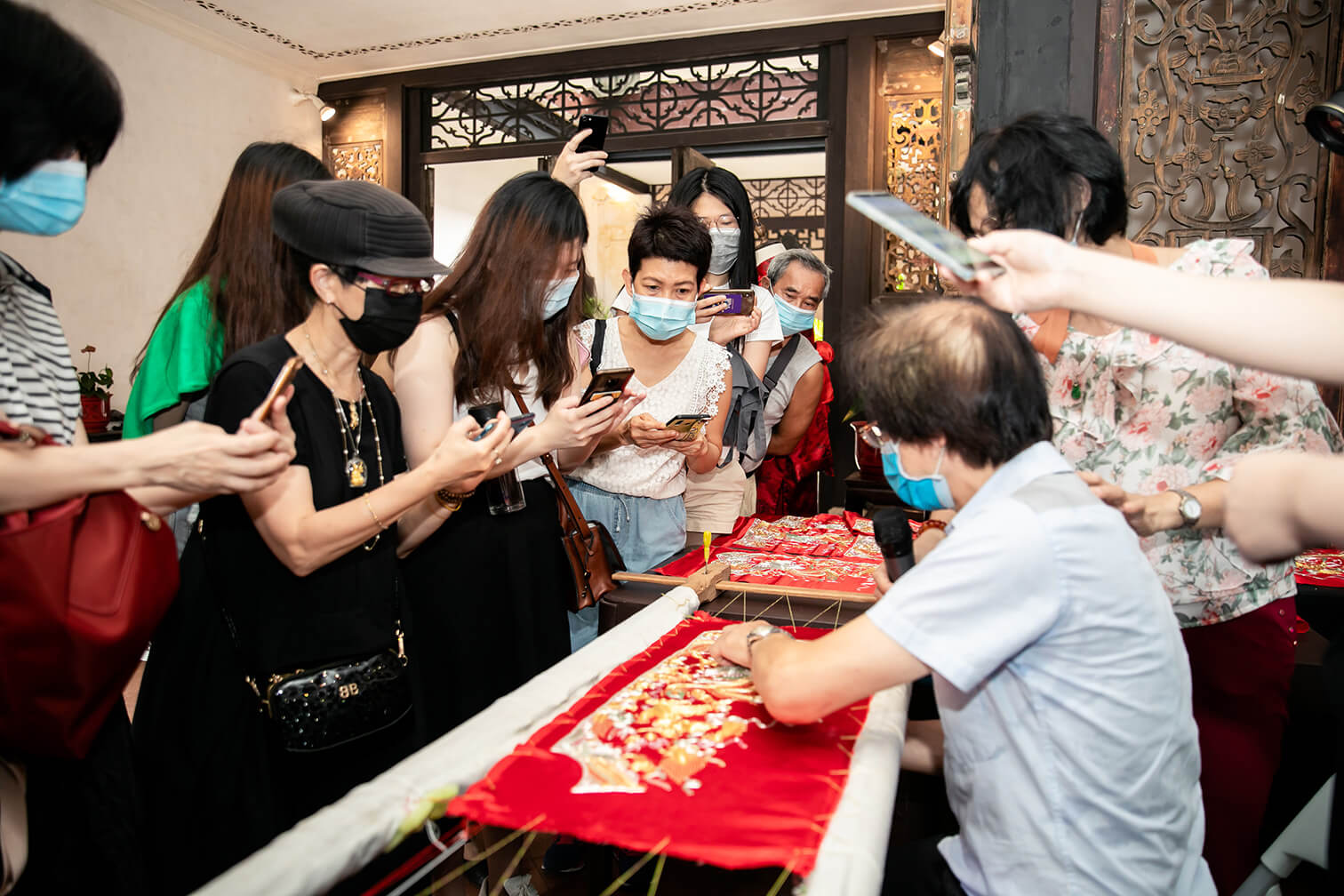 「雲裳傳藝—中式長衫及裙褂製作技藝示範工作坊」 6月20日至21日 — 鄭家大屋