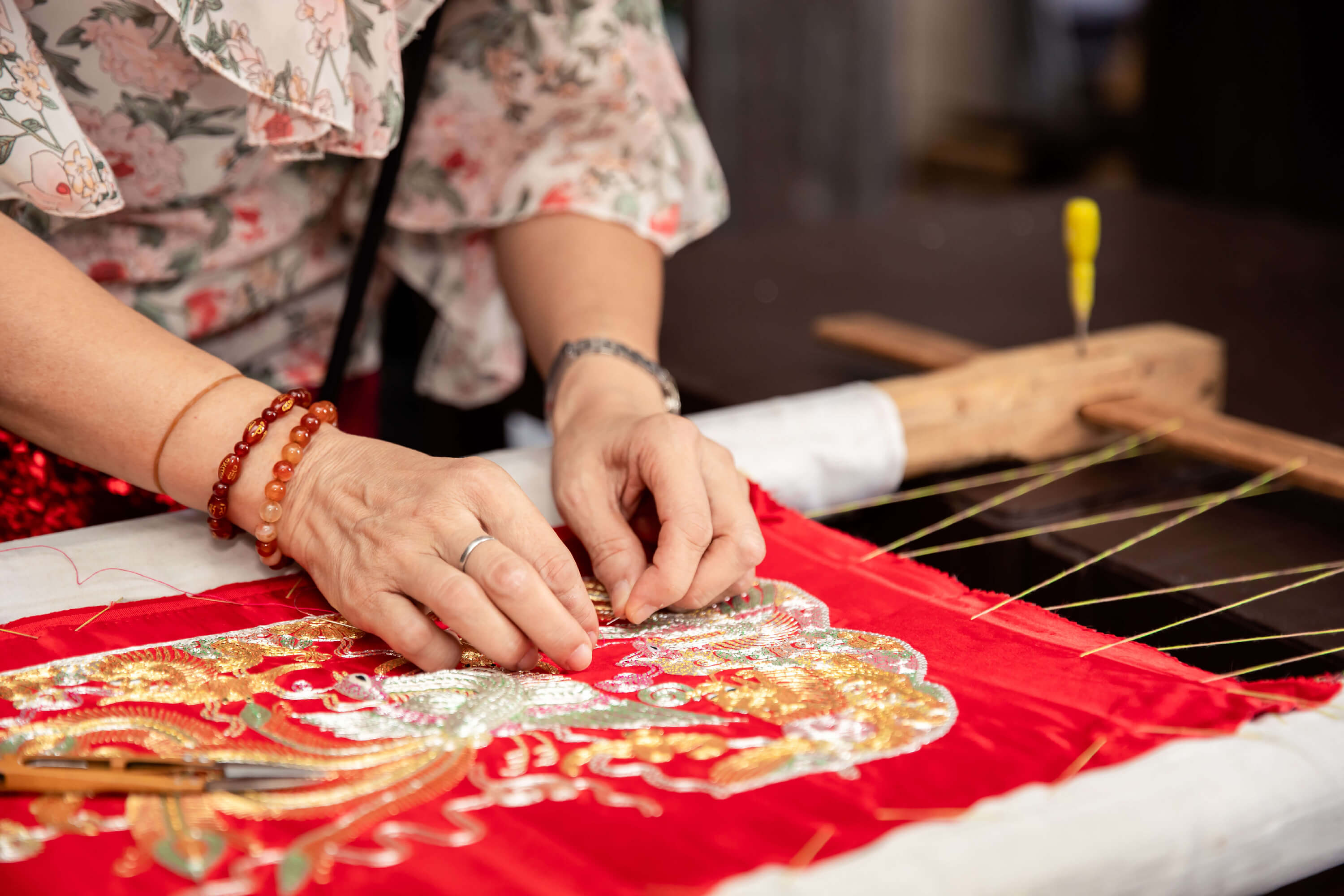 「雲裳傳藝—中式長衫及裙褂製作技藝示範工作坊」 6月20日至21日 — 鄭家大屋