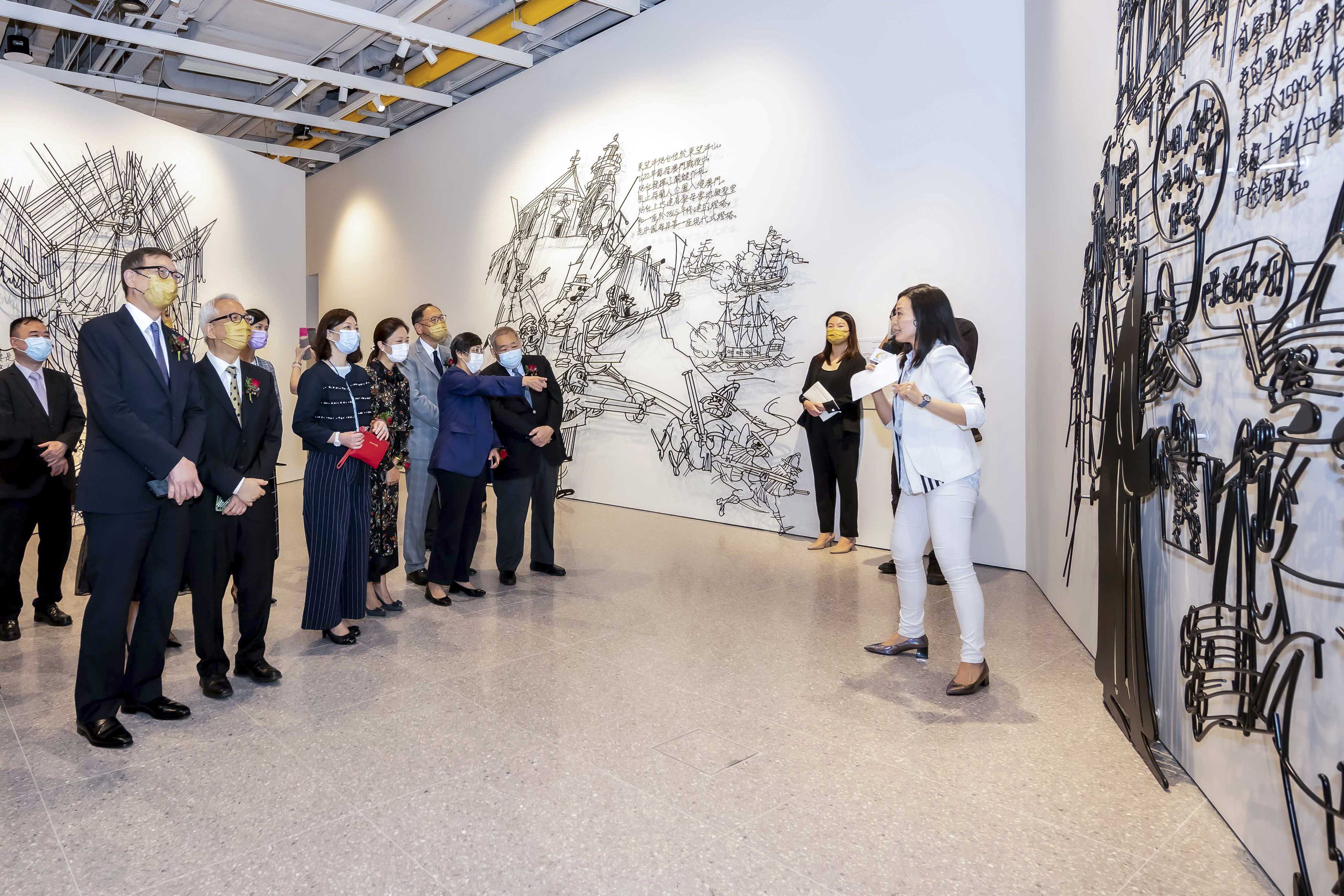 Officiating and distinguished guests toured “Juxtapose”, the first exhibition of GalaxyArt