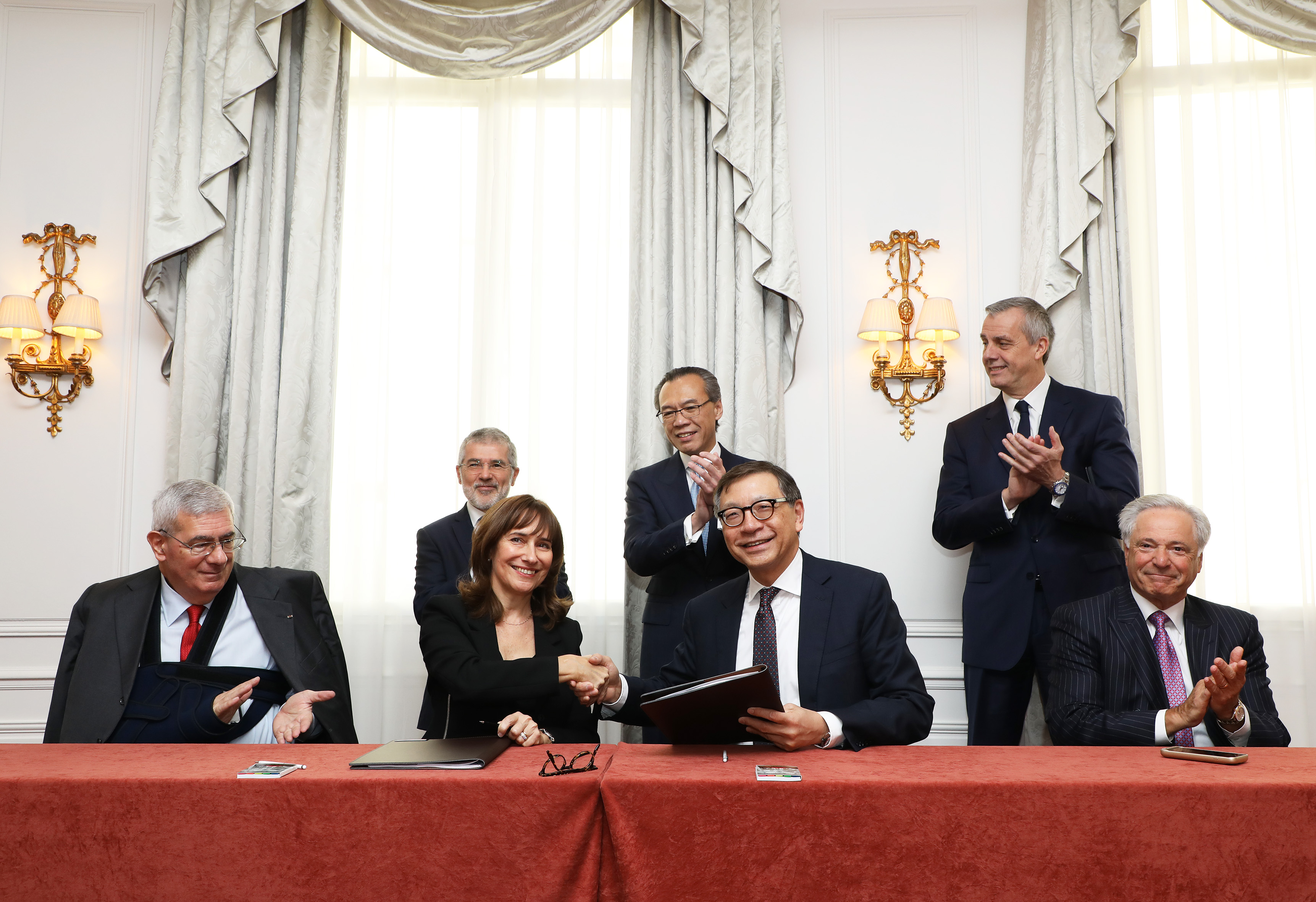 Mr Francis Lui, Vice Chairman of GEG Foundation (2nd from right, seated) with Mrs Sylvie Biancheri, Director General of the Monaco Grimaldi Forum (2nd from left, seated), signing the Cultural Memorandum of Understanding