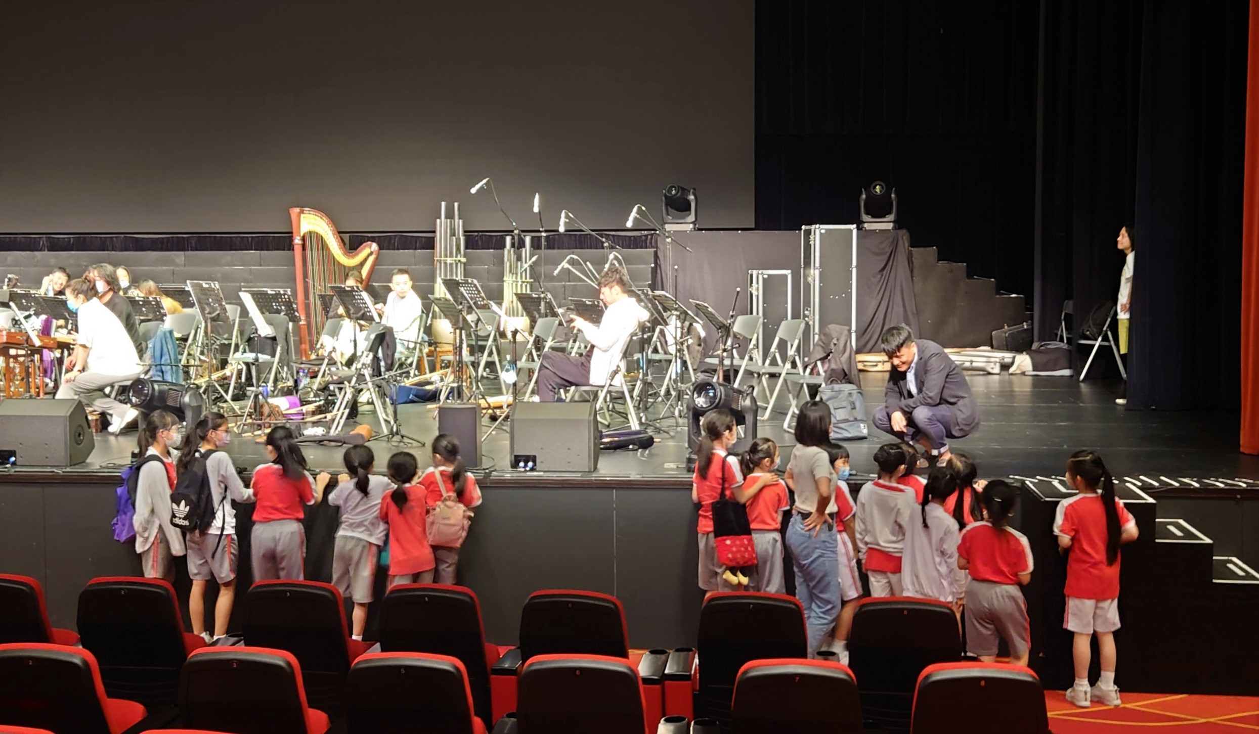 Young students interacting with musicians from Macao Chinese Orchestra